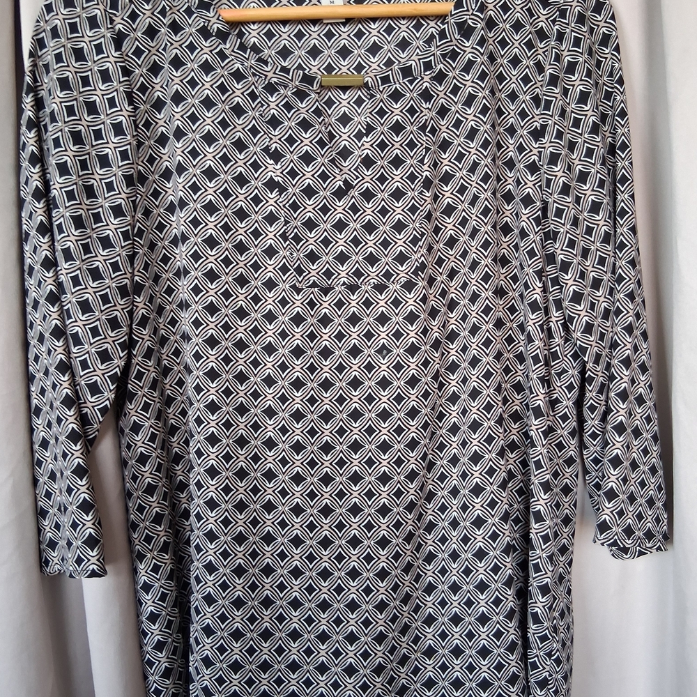 Dana Buchman Black and White Geometric Blouse